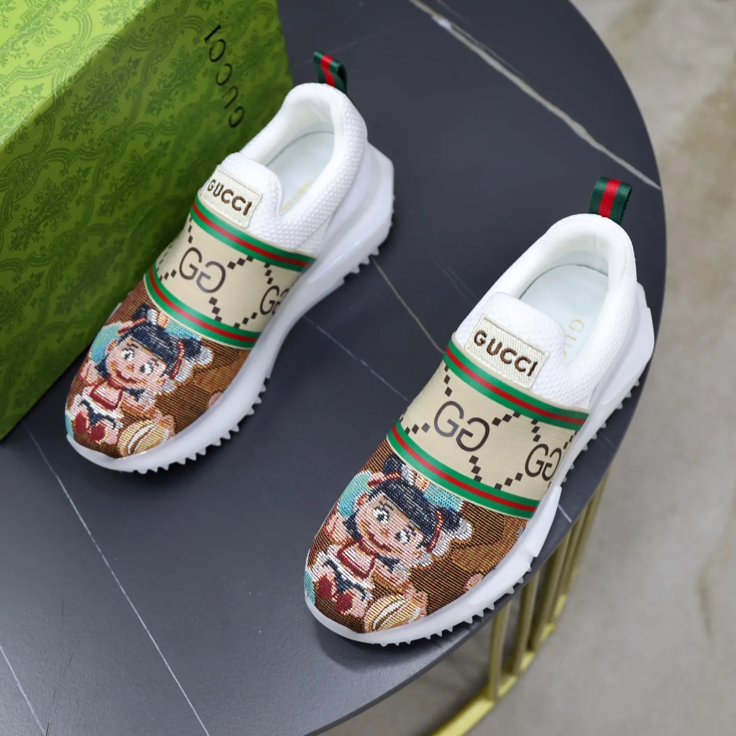 Ex-factory price: 462💰🙅‍♂️🙅‍♂️🙅‍♂️ Brand: GUCCI Standard code: 38-44 (45 customized) Grade: Same as the official website Material: Original knitted fabric Comfortable and breathable lining Lightweight and wear-resistant sports outsole Style category: Men's fashionable casual shoes Running sneakers Distinguished luxury brand elements Top luxury Color: actual picture color